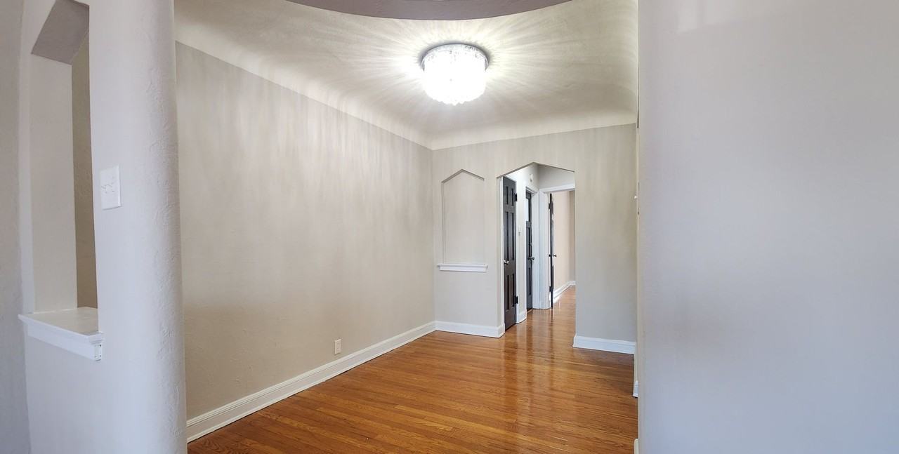6328 - 6330 Bancroft Ave. - Photo 5 of 9
