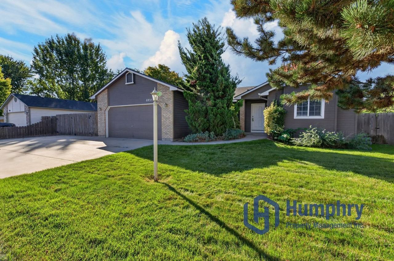 8933 W Mediterranean Ct - Photo 4 of 43
