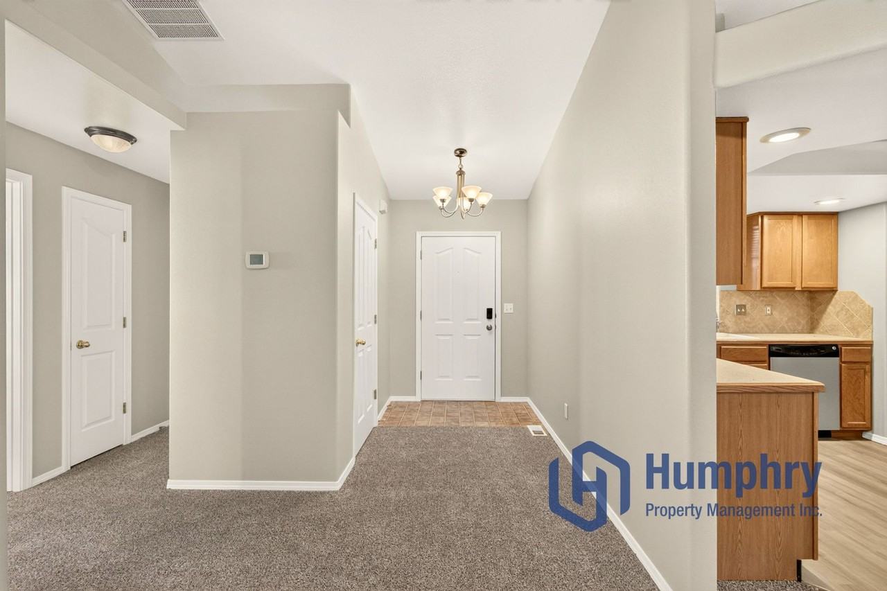 8933 W Mediterranean Ct - Photo 7 of 43