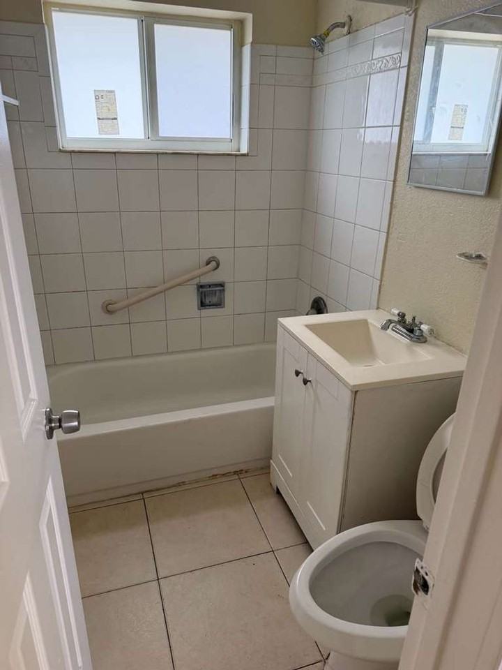 1736 Lauderdale Manor Dr - Photo 6 of 11