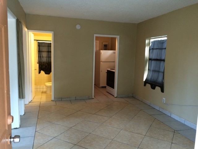 805 Nw 15th Ave - Photo 3 of 10