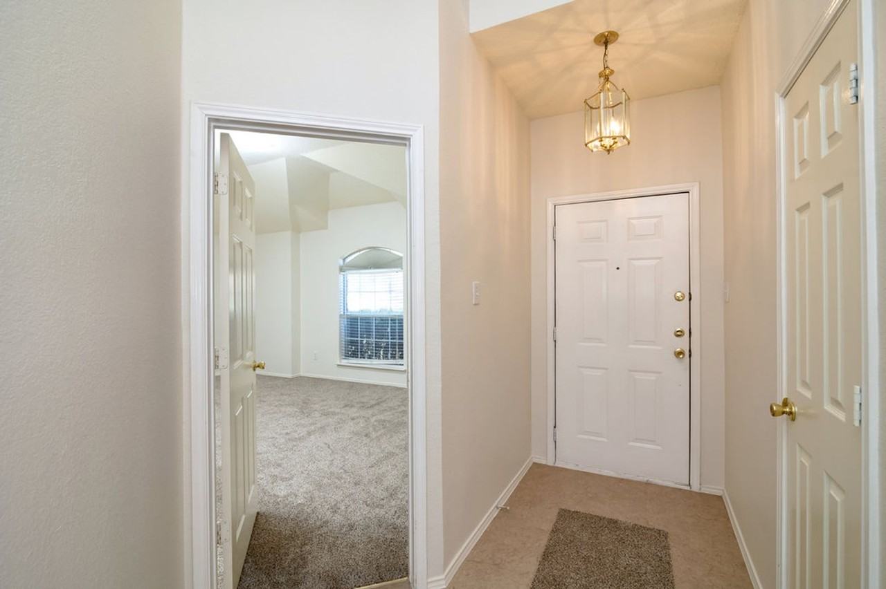 119 Wembley Way - Photo 2 of 21