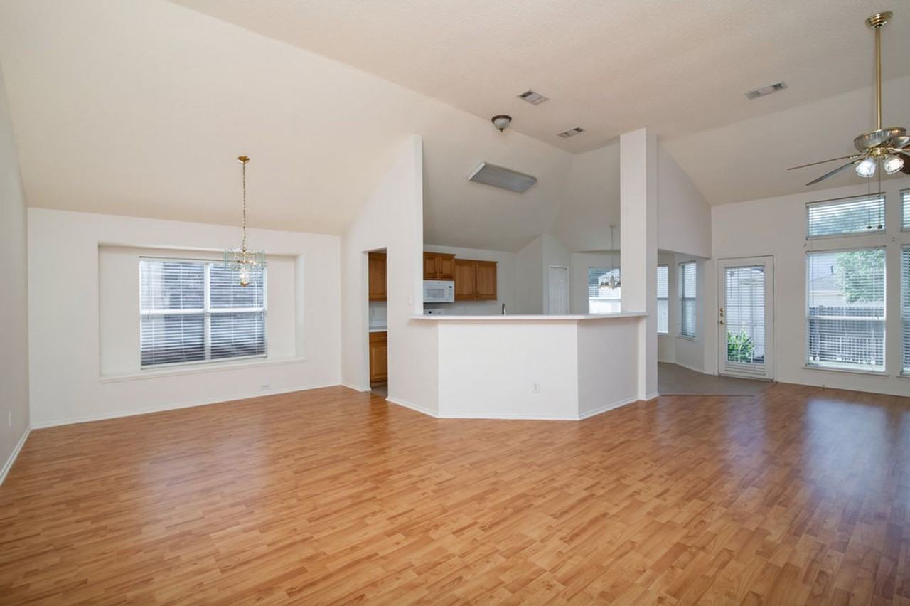 119 Wembley Way - Photo 3 of 21