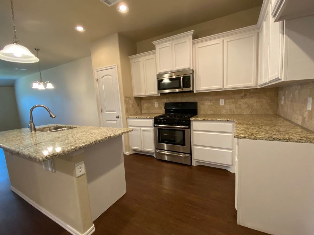 11207 Nw 114th St - Photo 4 of 29