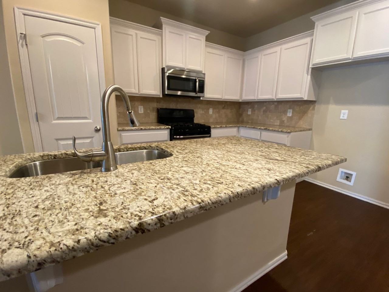 11207 Nw 114th St - Photo 5 of 29