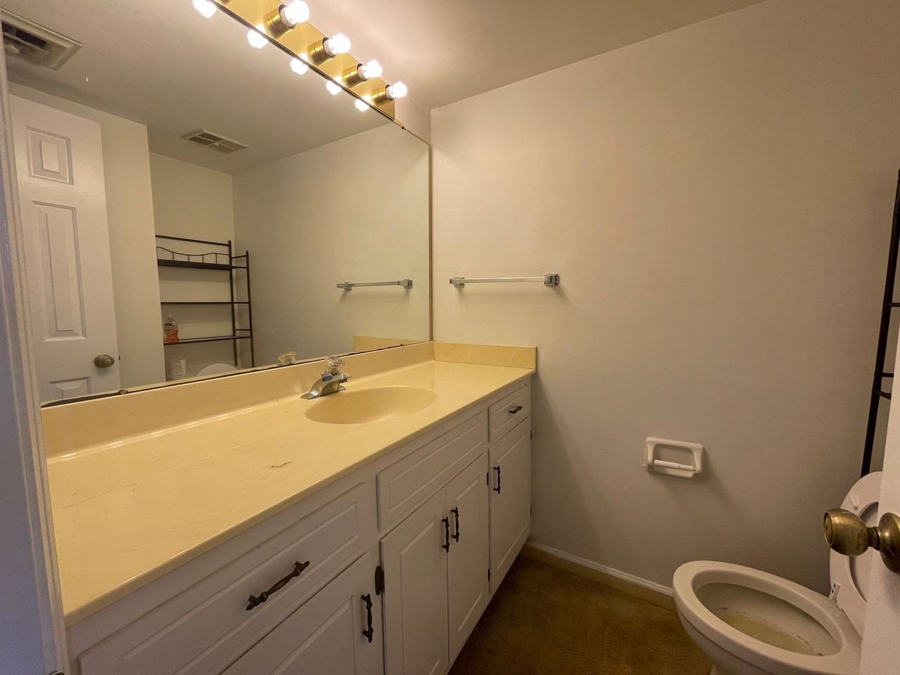 931 Brentwood Pt - Photo 6 of 17