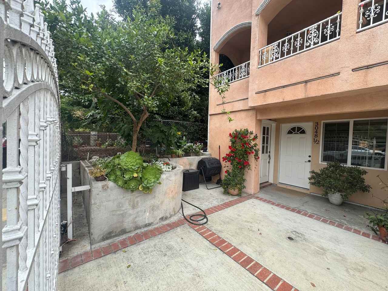 3048 1/2 Perlita Ave - Photo 3 of 12