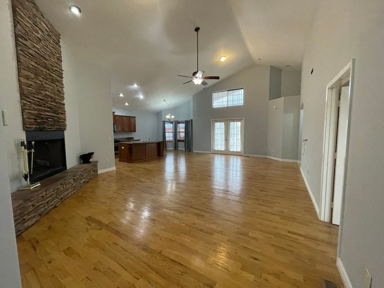1319 W 7th St S - Photo 5 of 32
