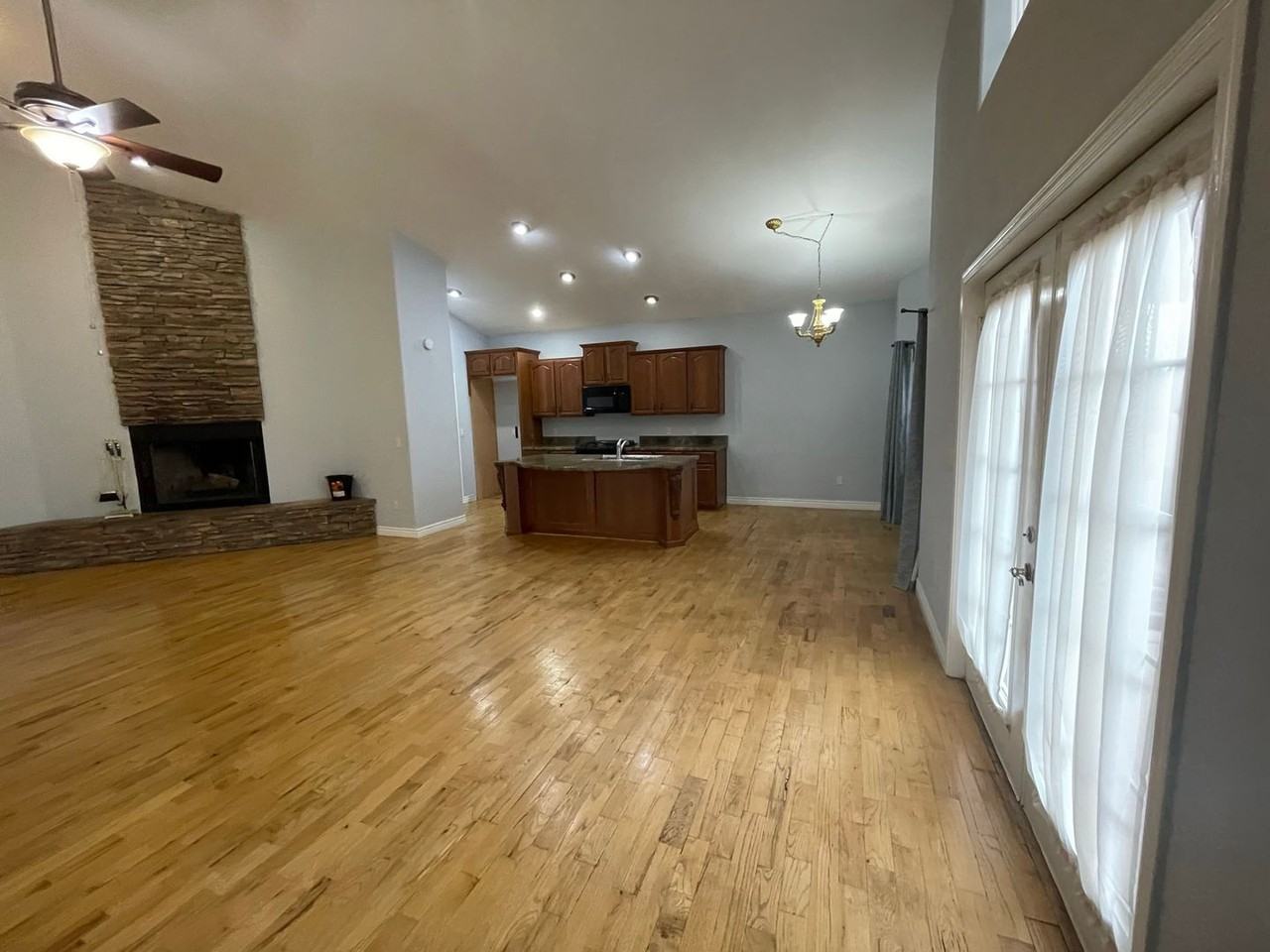 1319 W 7th St S - Photo 6 of 32