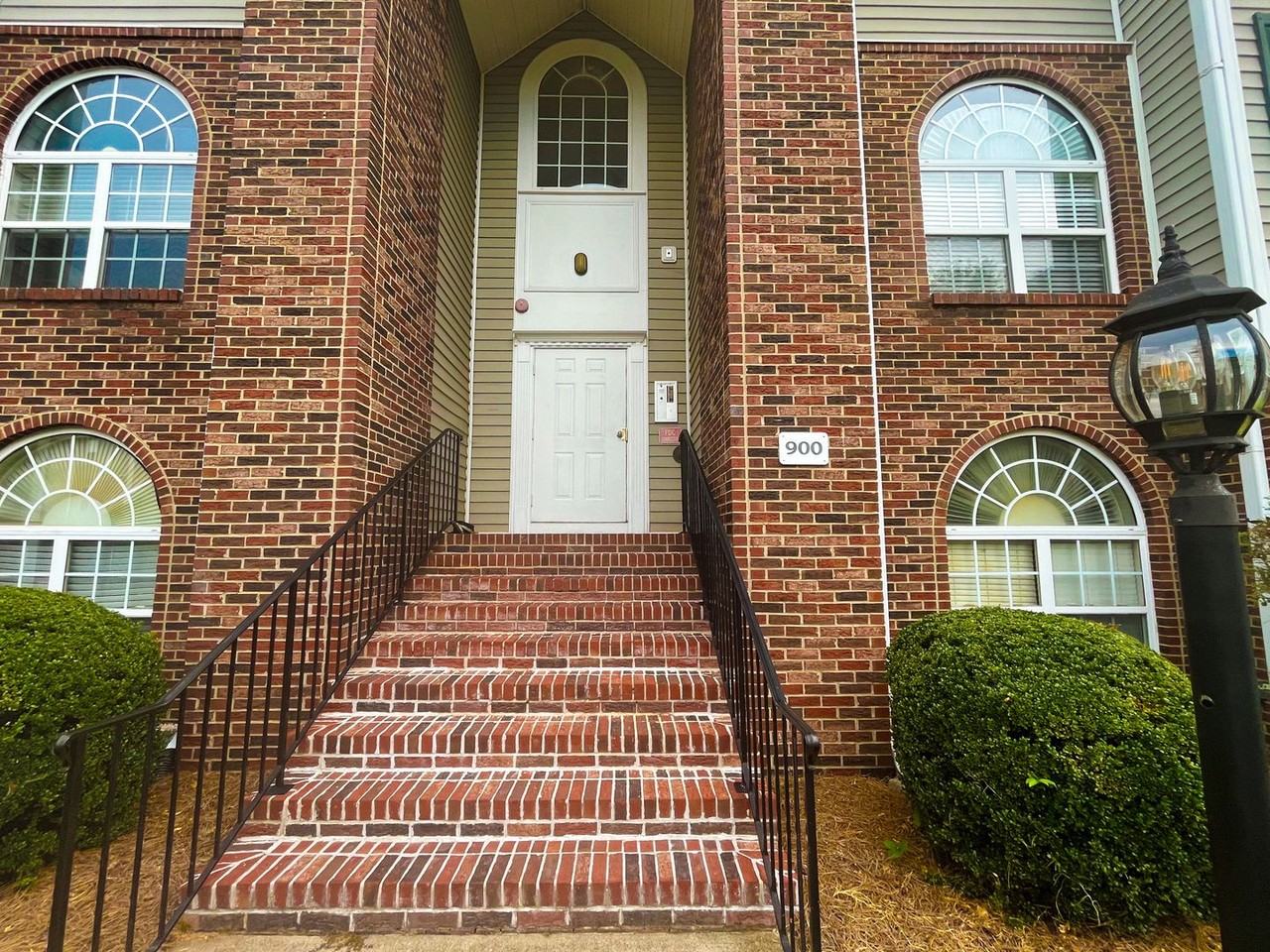 923 Scholastic Ct - Photo 2 of 31