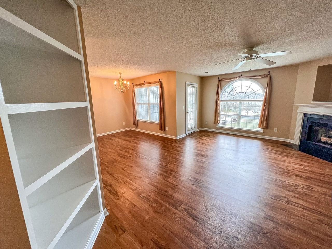 923 Scholastic Ct - Photo 5 of 31