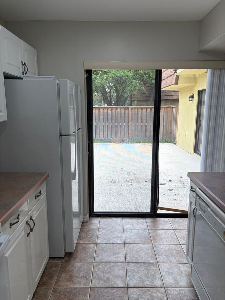 5259 Brook Ct - Photo 6 of 25