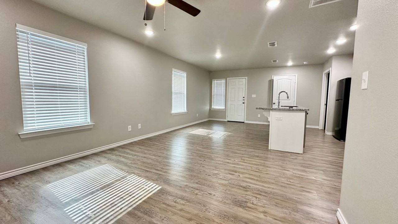 2634 Hickory Ave - Photo 2 of 11