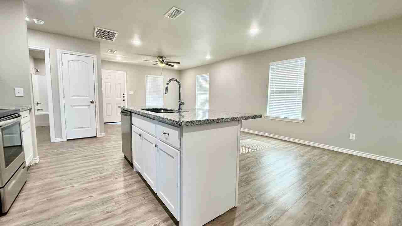 2634 Hickory Ave - Photo 5 of 11