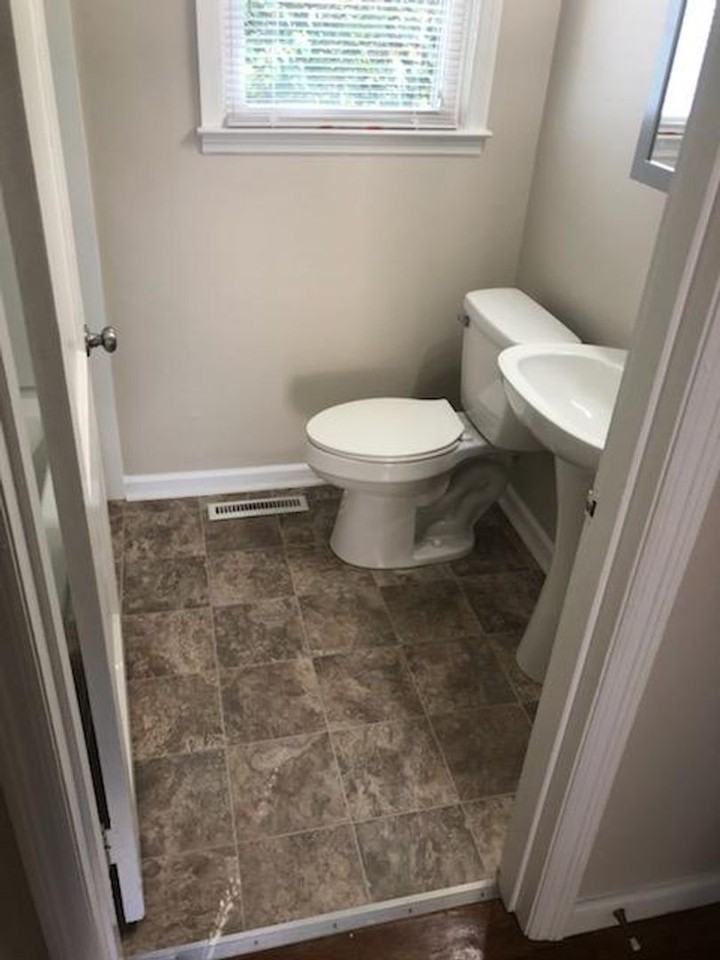 508 Oakcrest Rd - Photo 7 of 10