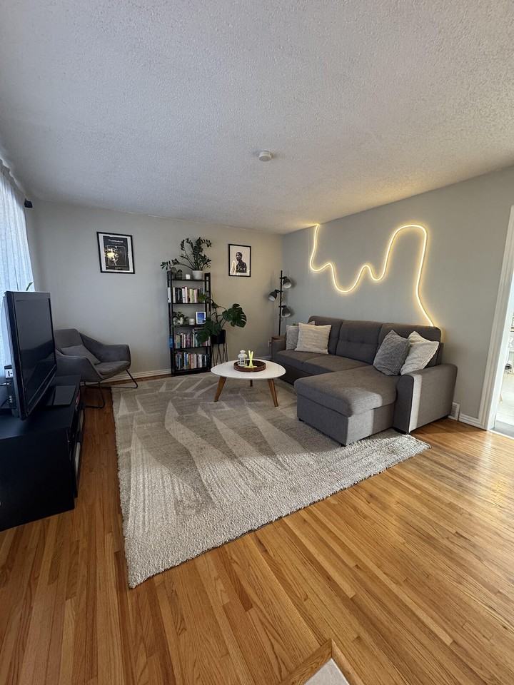 4515 35 Ave Sw - Photo 2 of 20