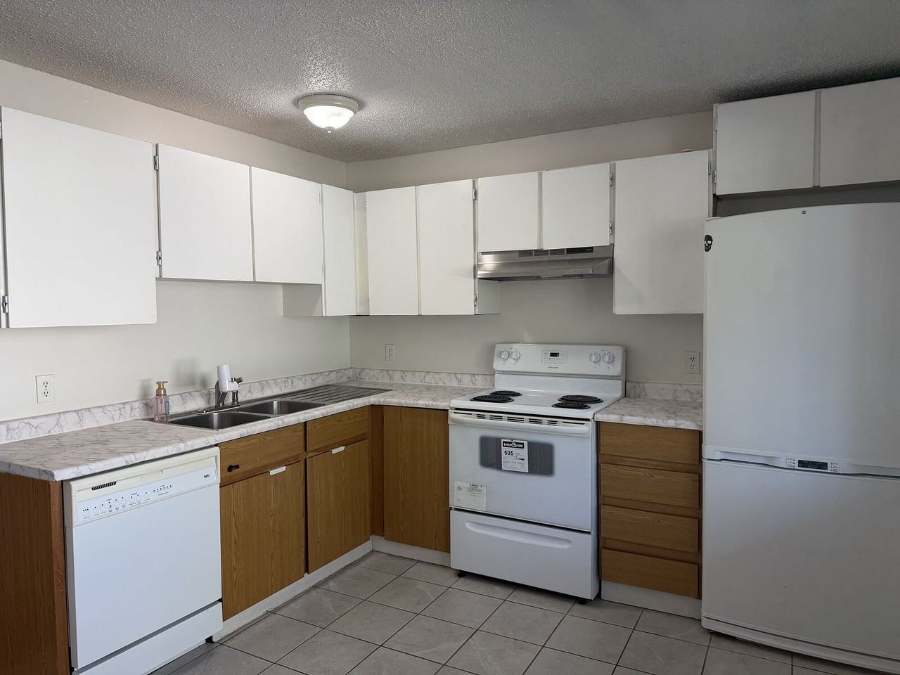 639 Queensland Pl Se - Photo 5 of 8