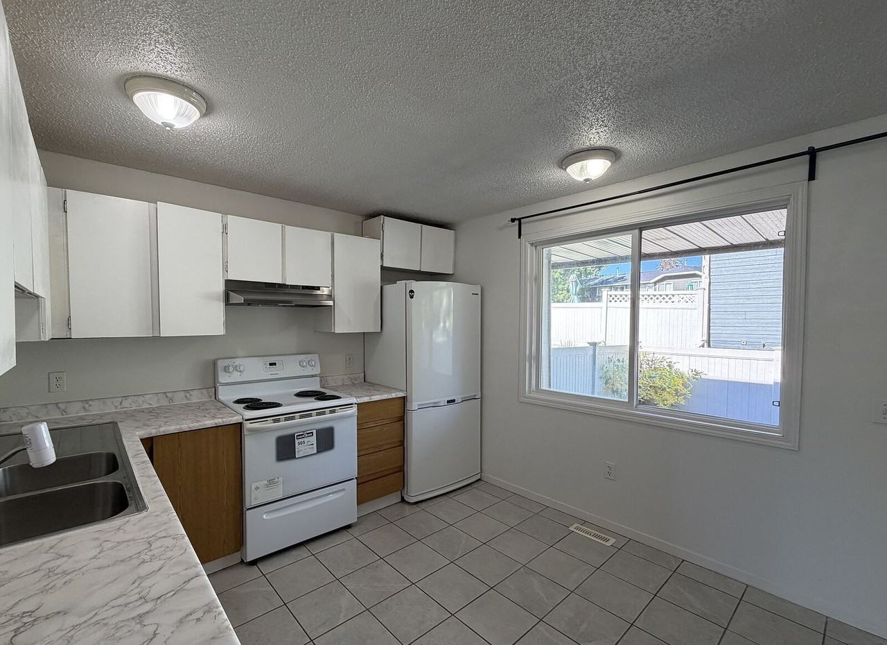 639 Queensland Pl Se - Photo 6 of 8