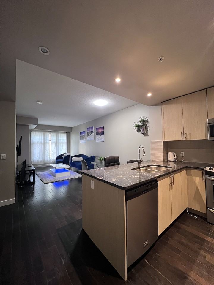 10140 150 St Nw - Photo 3 of 17