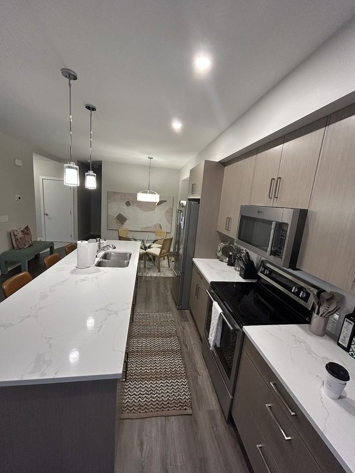 651 3 Ave Nw Unit 2 - Photo 3 of 25