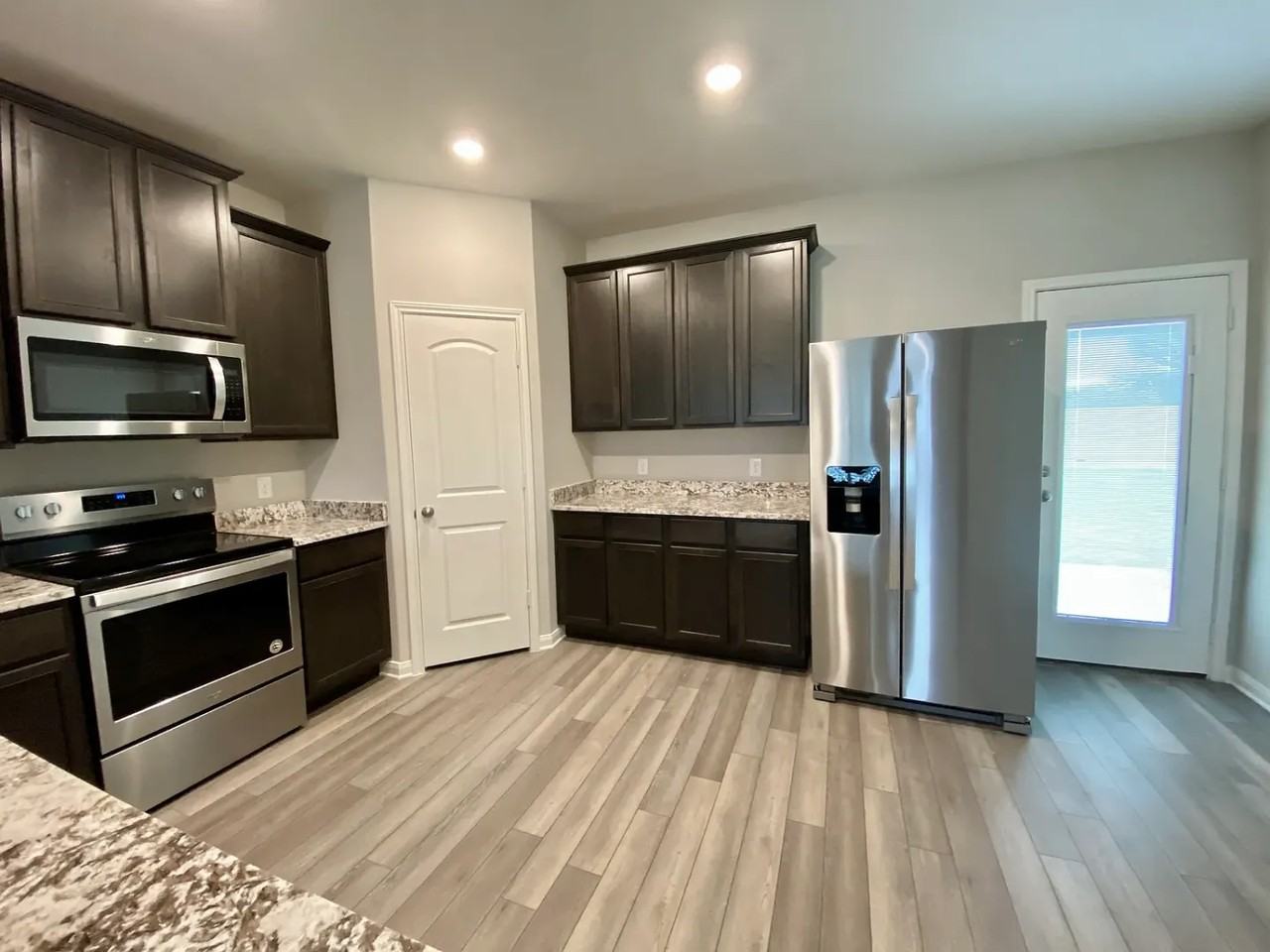 237 Mount Vernon Way - Photo 7 of 40