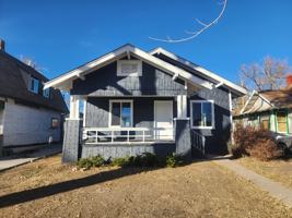 featured image of 905 E 10th St