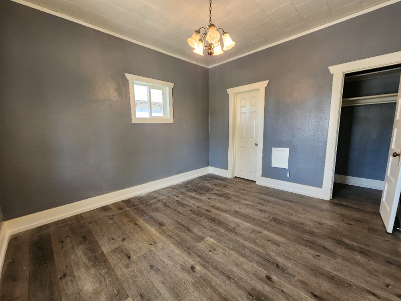 905 E 10th St - Photo 6 of 8