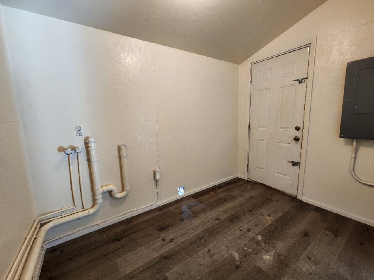 905 E 10th St - Photo 7 of 8