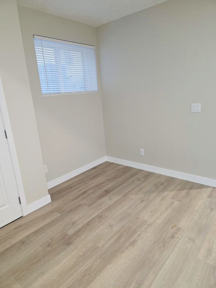 290 Prestwick Close Se - Photo 7 of 11