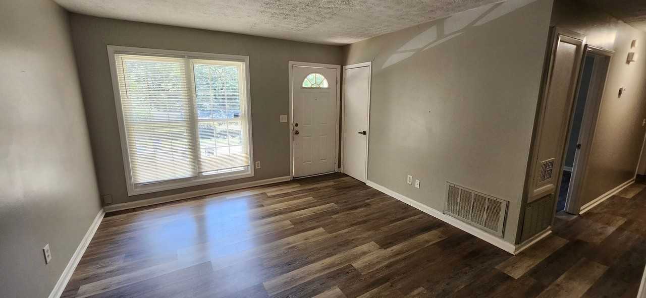4637 Rowland Ave - Photo 2 of 18