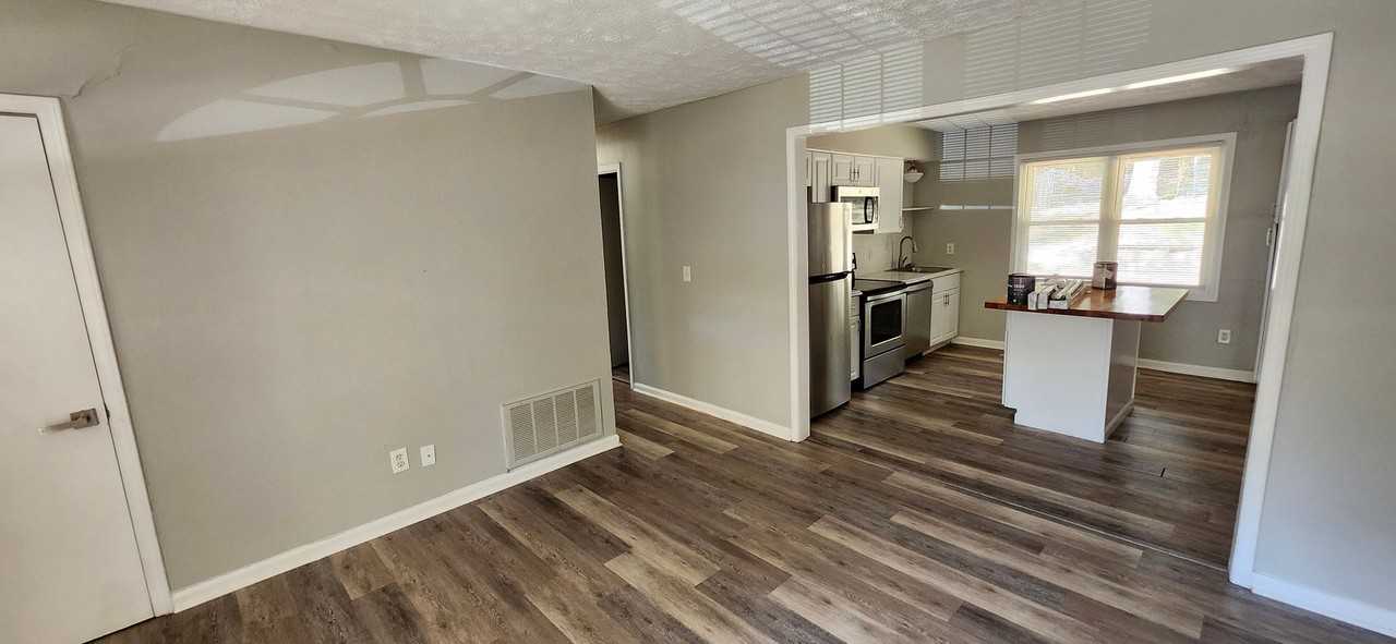 4637 Rowland Ave - Photo 3 of 18