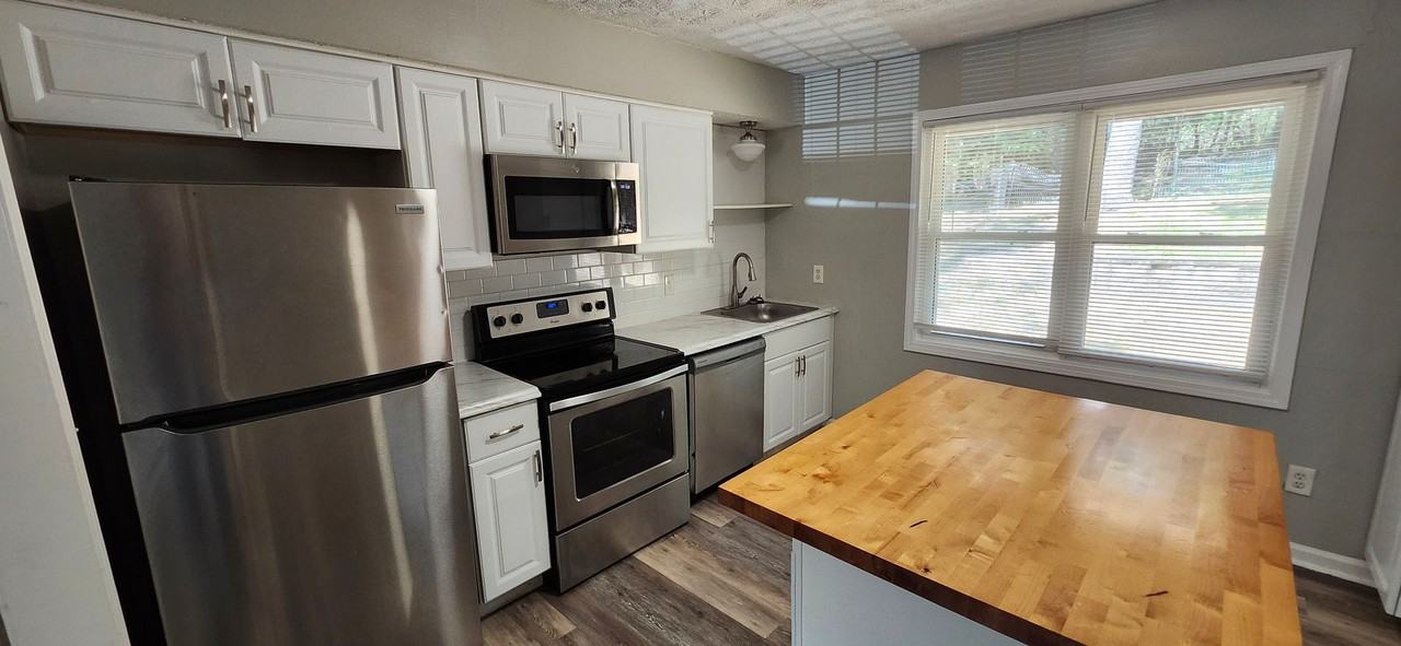 4637 Rowland Ave - Photo 4 of 18