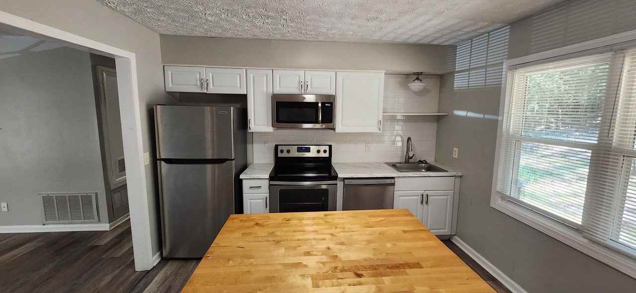 4637 Rowland Ave - Photo 5 of 18