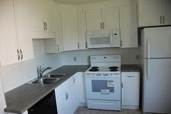 6011 174 St Nw - Photo 2 of 6