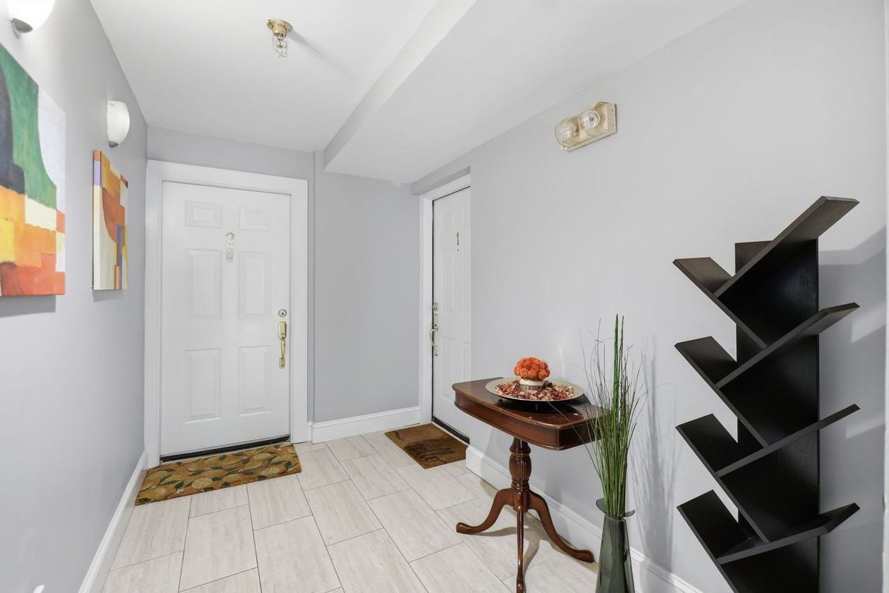 1527 16th St Nw - Photo 3 of 24