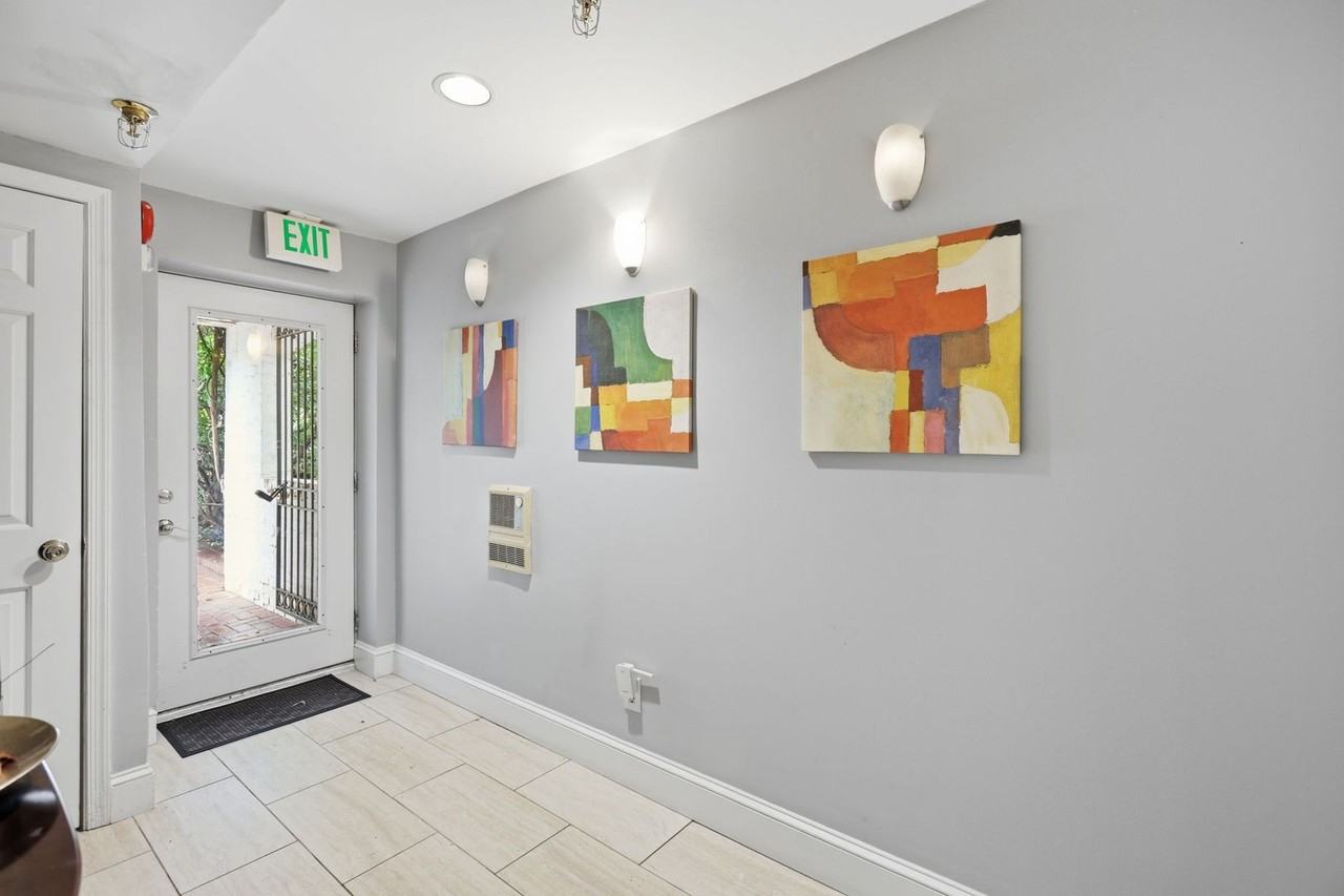 1527 16th St Nw - Photo 4 of 24