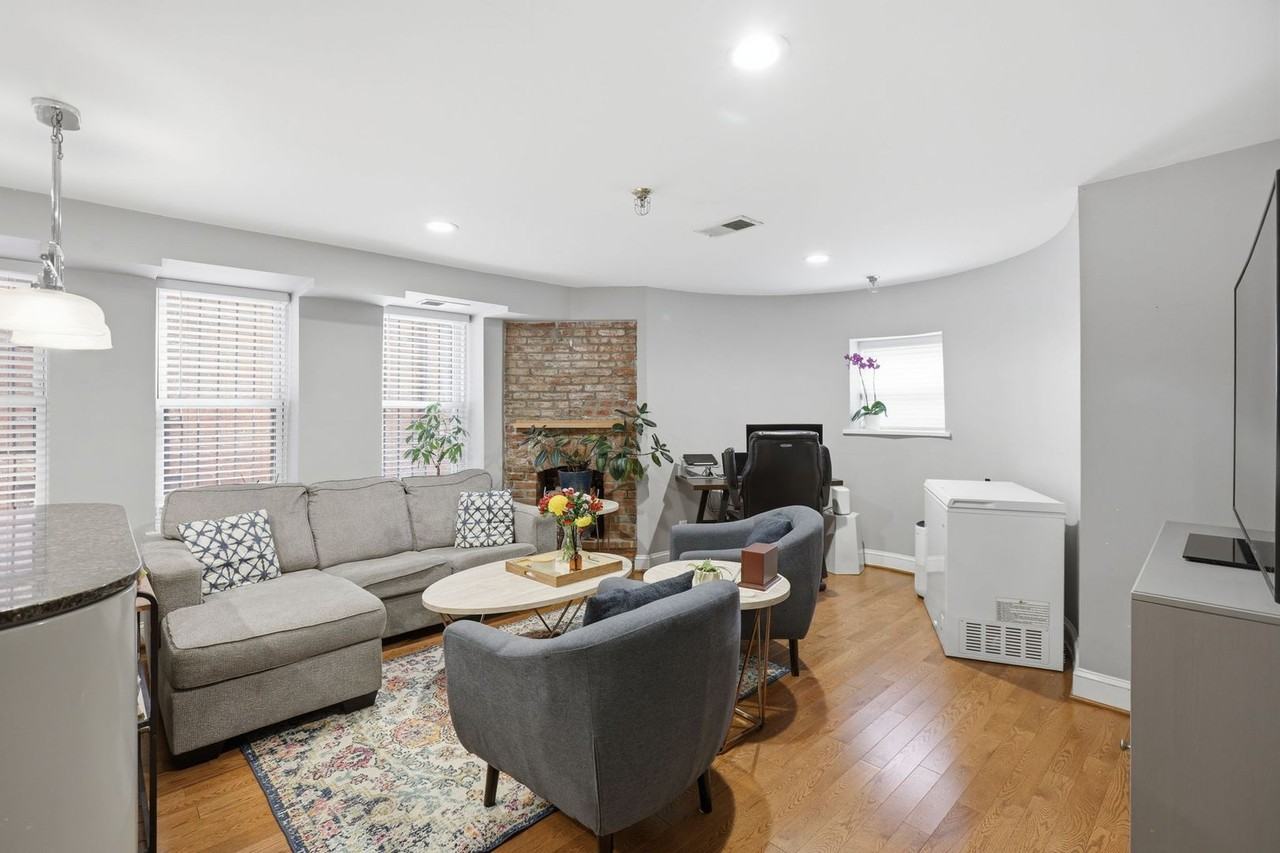 1527 16th St Nw - Photo 5 of 24