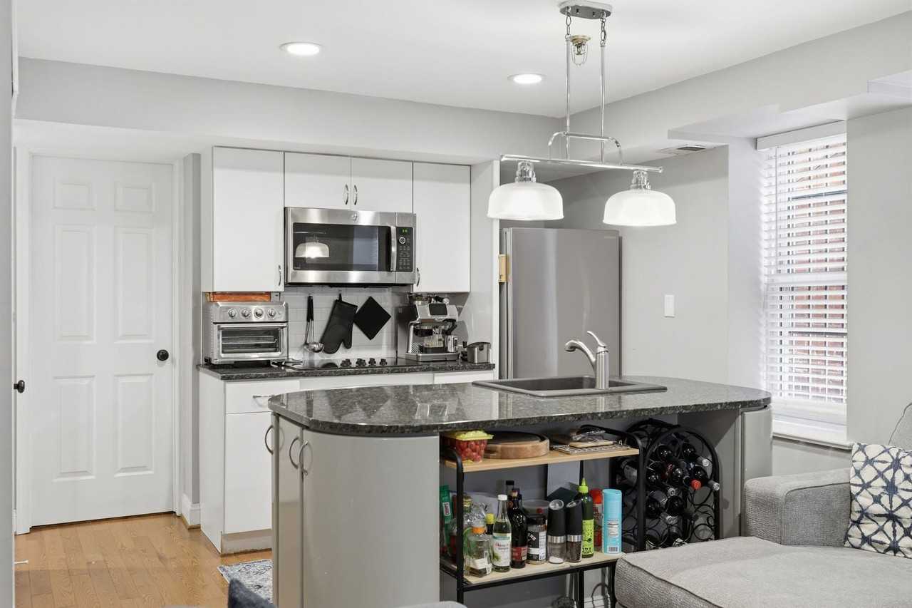 1527 16th St Nw - Photo 7 of 24