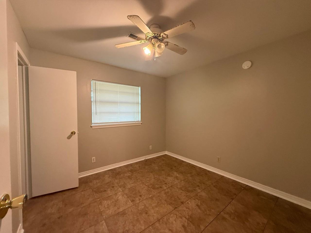 1718 Marlborough Blvd - Photo 3 of 8