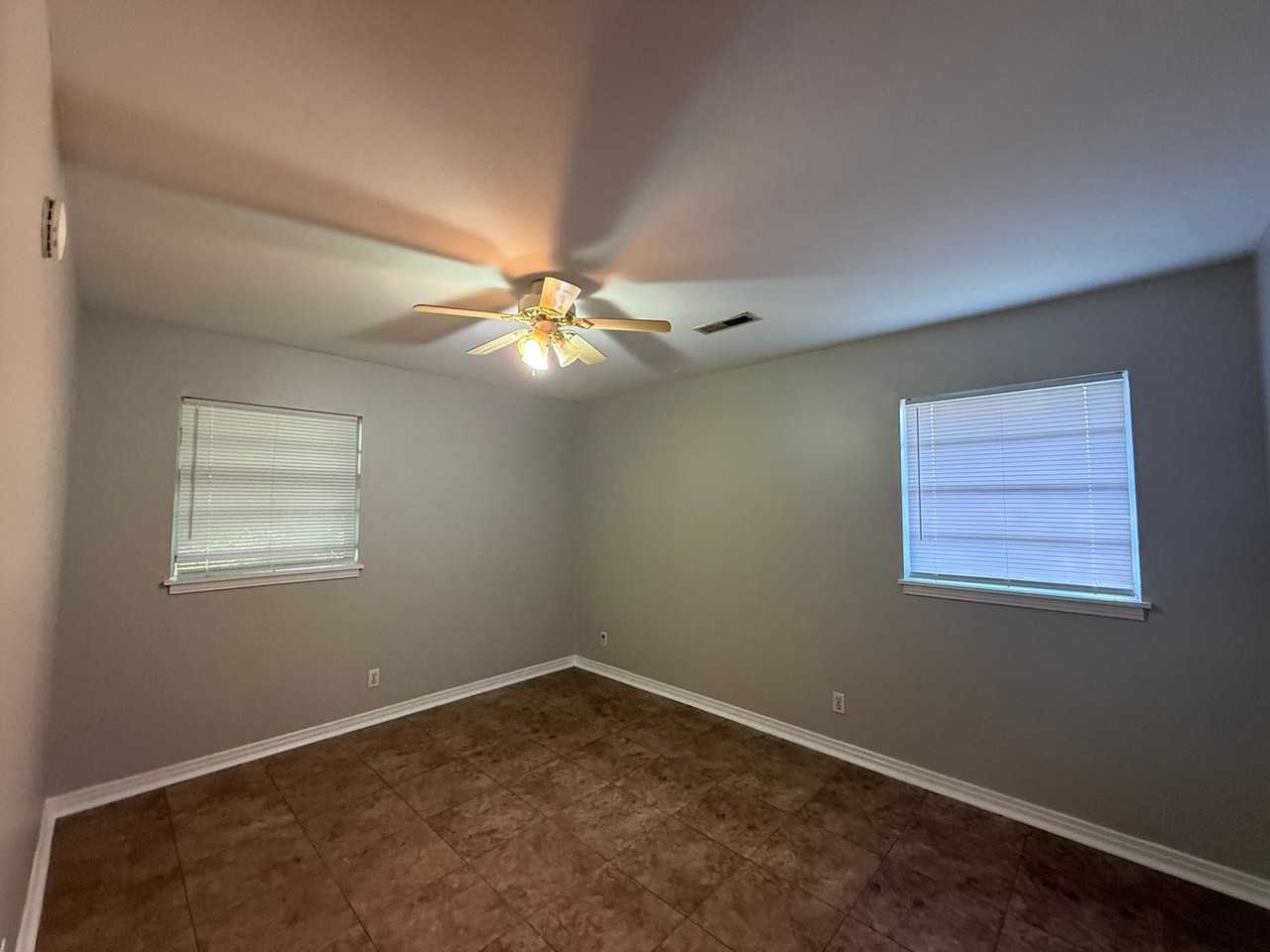 1718 Marlborough Blvd - Photo 4 of 8