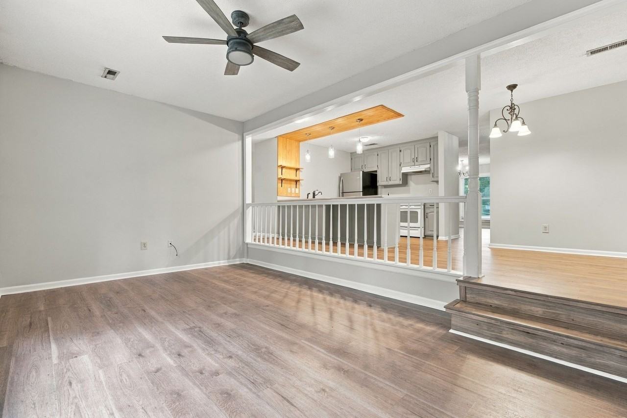 117 Jay Dr - Photo 3 of 11
