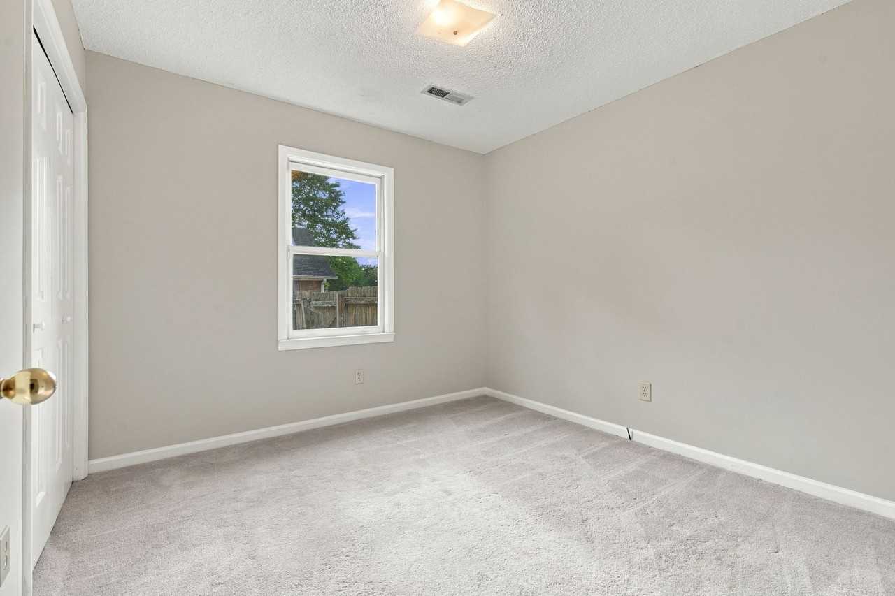 117 Jay Dr - Photo 6 of 11