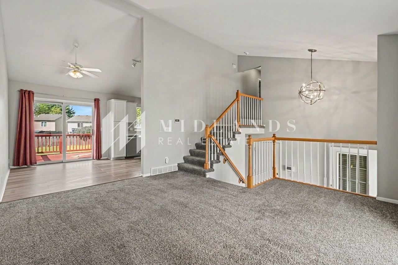 19010 S Cir - Photo 3 of 14