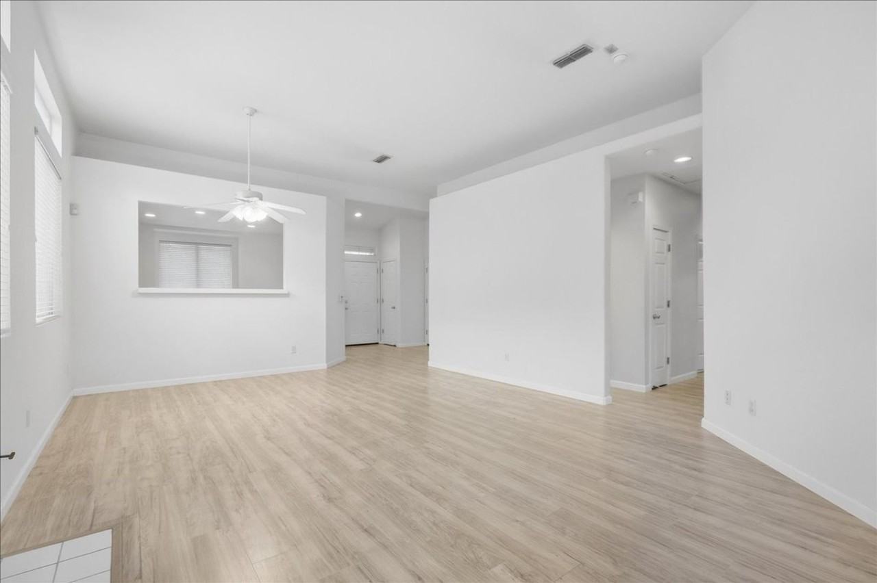 374 Coventry Cir - Photo 5 of 24