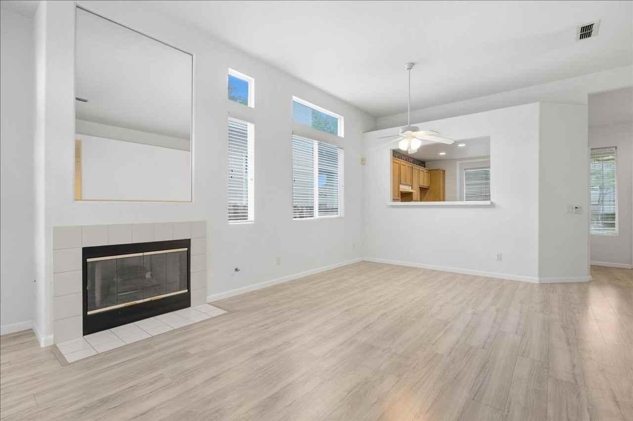 374 Coventry Cir - Photo 6 of 24