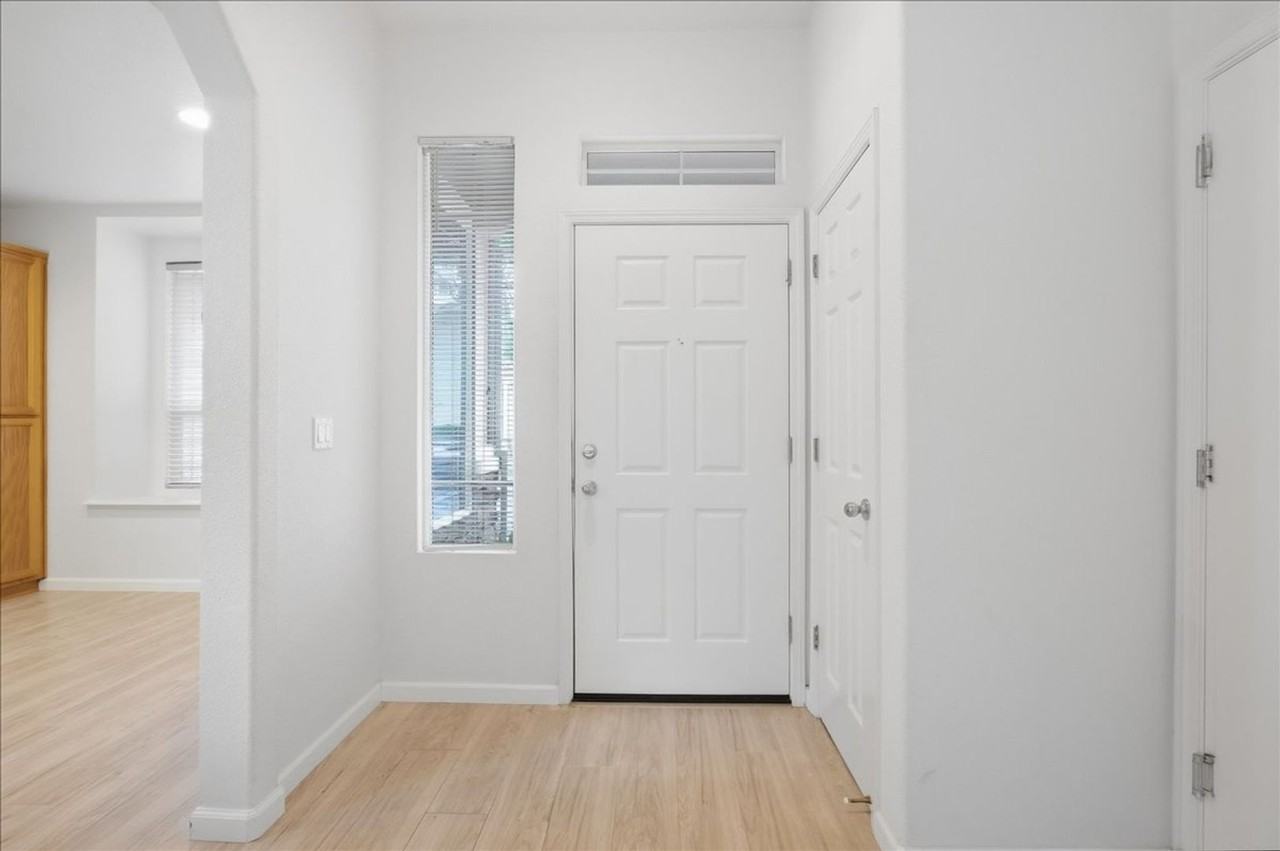374 Coventry Cir - Photo 7 of 24