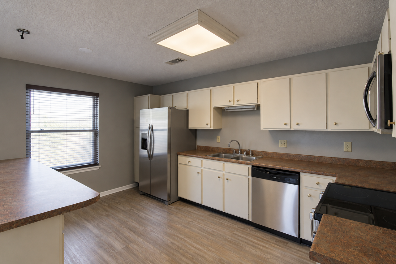 35 Denton Ave - Photo 4 of 17