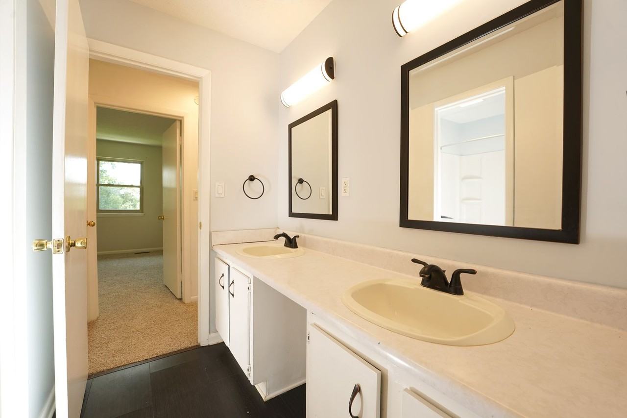 203 Walker Dr - Photo 3 of 26
