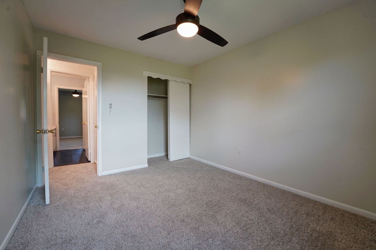 203 Walker Dr - Photo 5 of 26