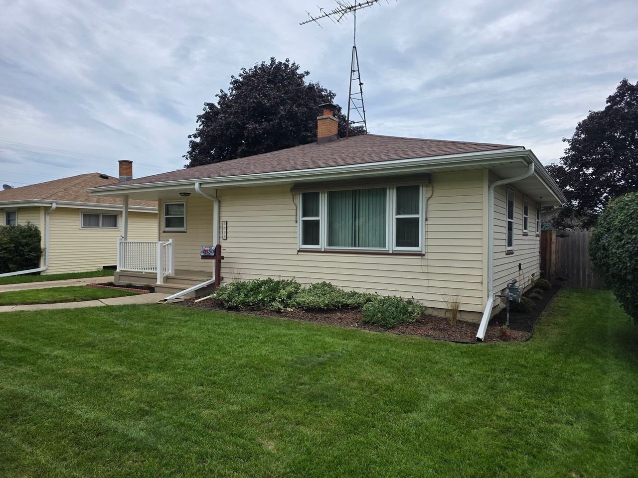 7815 42nd Ave - Photo 2 of 48